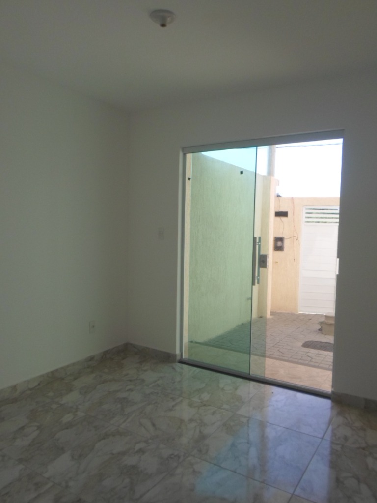 [ac. Financiamento] casa de fino acabamento e 1º locação em bairro com ótimas casas e com comércio e condução perto !!!