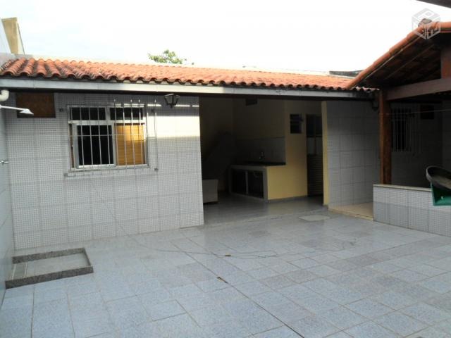 Fantástica casa com 4 quartos (!!!) totalmente linear e independente, com suíte e churrasqueira, localizada num dos melhores bairros da região !!