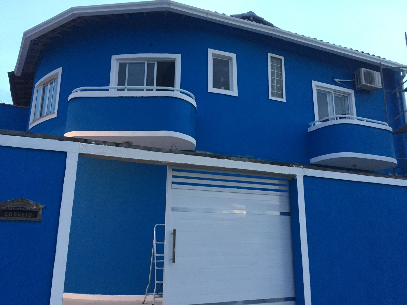 Super casa com 2 suítes a pé do west shopping - terrenão - aceita financiamento bancário - ideal para fins residenciais ou comerciais !!!