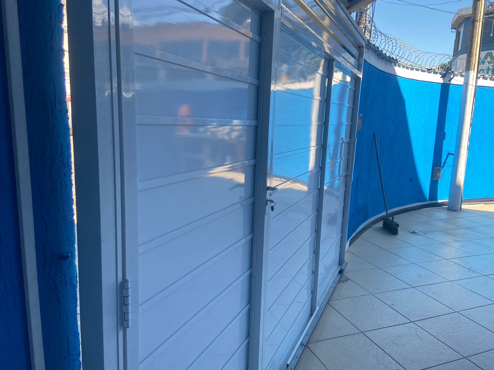 Super casa com 2 suítes a pé do west shopping - terrenão - aceita financiamento bancário - ideal para fins residenciais ou comerciais !!!