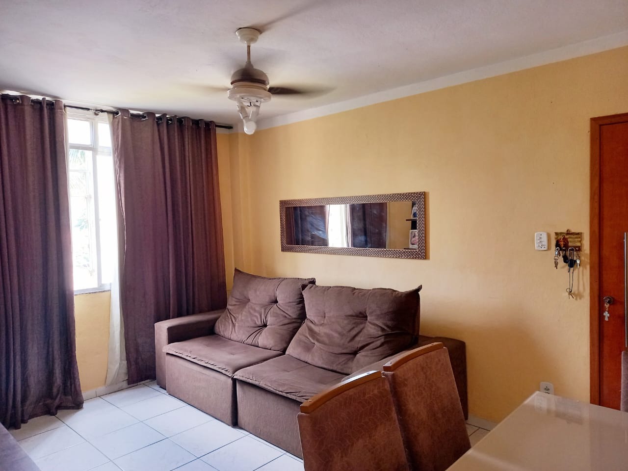 Apartamento com tamanho de casa (75m²) todo reformado e com 
