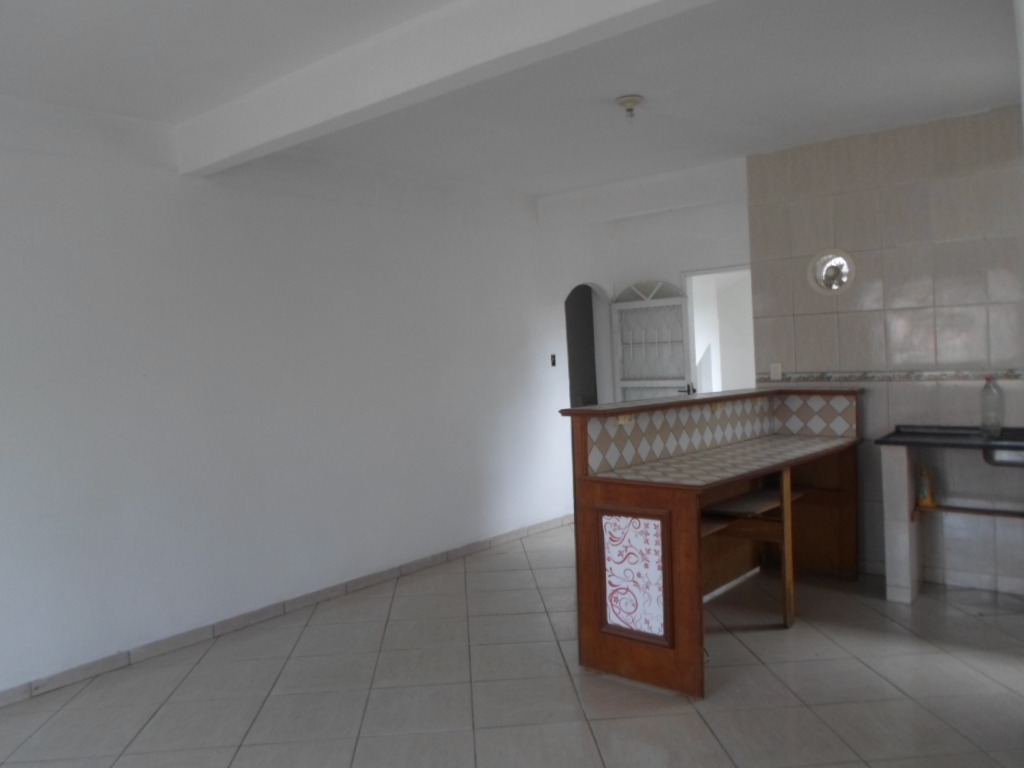 Casarão com 5 quartos (!!!) e mega-terreno de esquina, com g