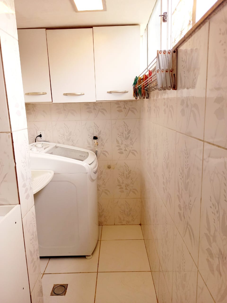 Apartamento com tamanho de casa (75m²) todo reformado e com 