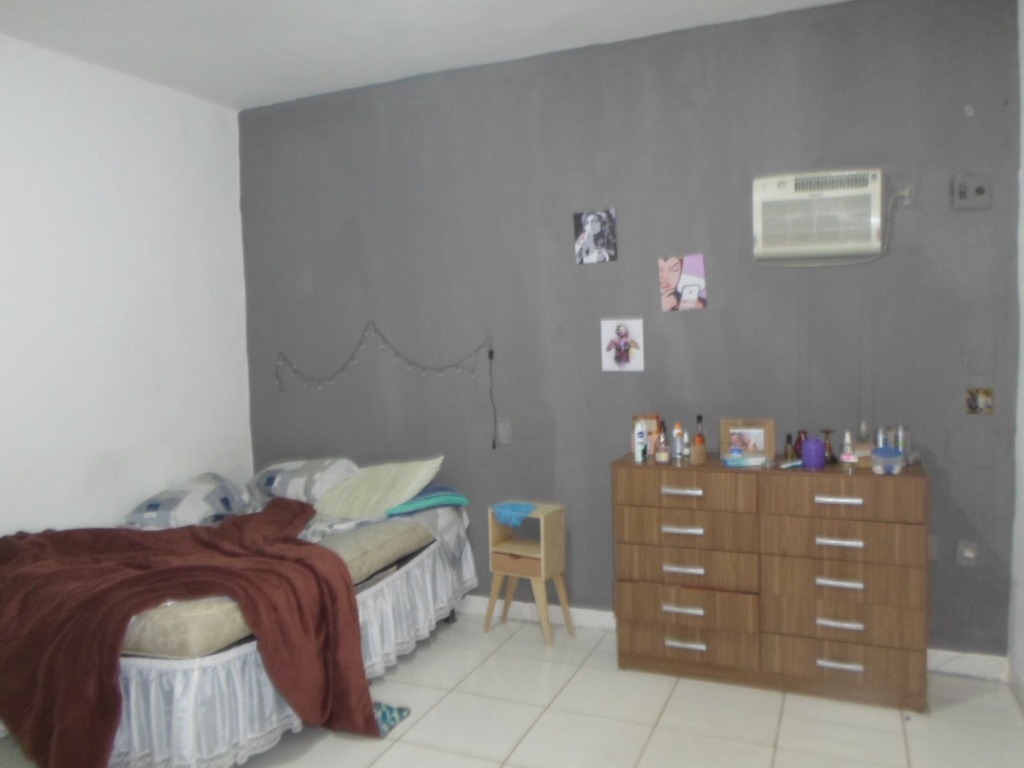 Casarão com 5 quartos (!!!) e mega-terreno de esquina, com g