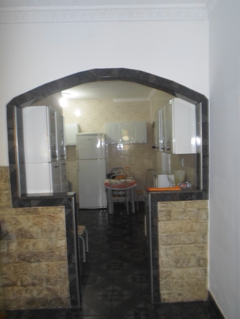Casa espaçosa com possibilidade de ampliação perto de muito comércio !!!