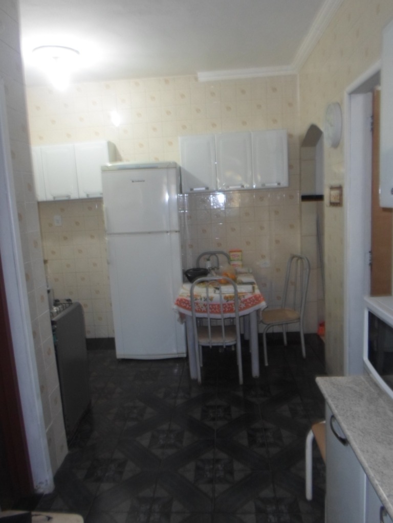 Casa espaçosa com possibilidade de ampliação perto de muito comércio !!!