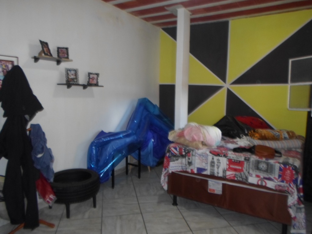 Casarão com 5 quartos (!!!) e mega-terreno de esquina, com g
