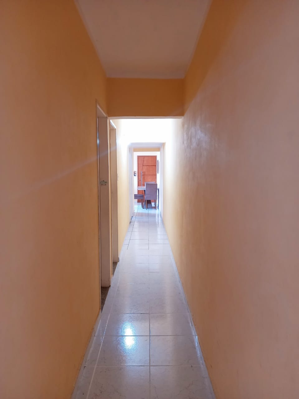 Apartamento com tamanho de casa (75m²) todo reformado e com 