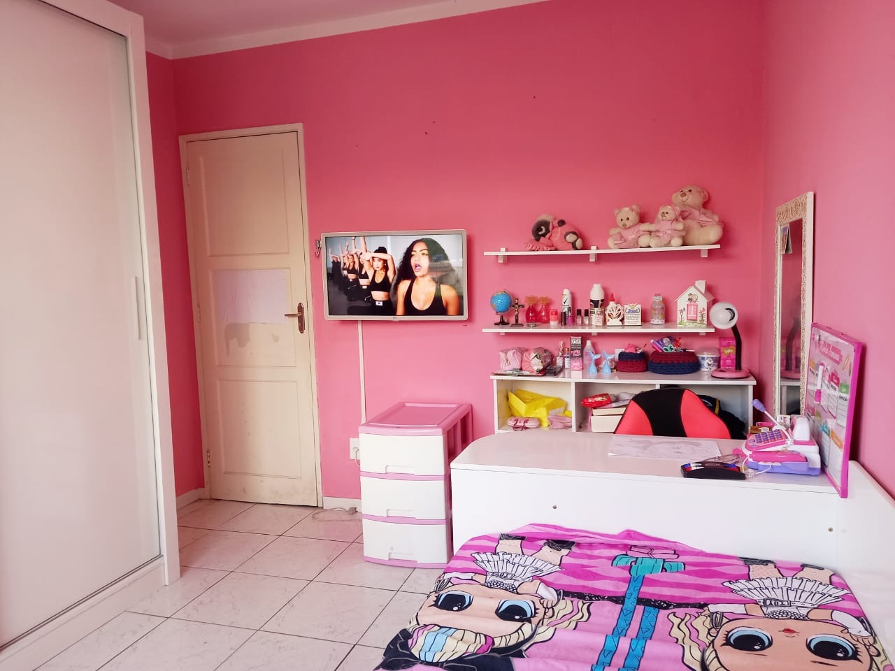 Apartamento com tamanho de casa (75m²) todo reformado e com 