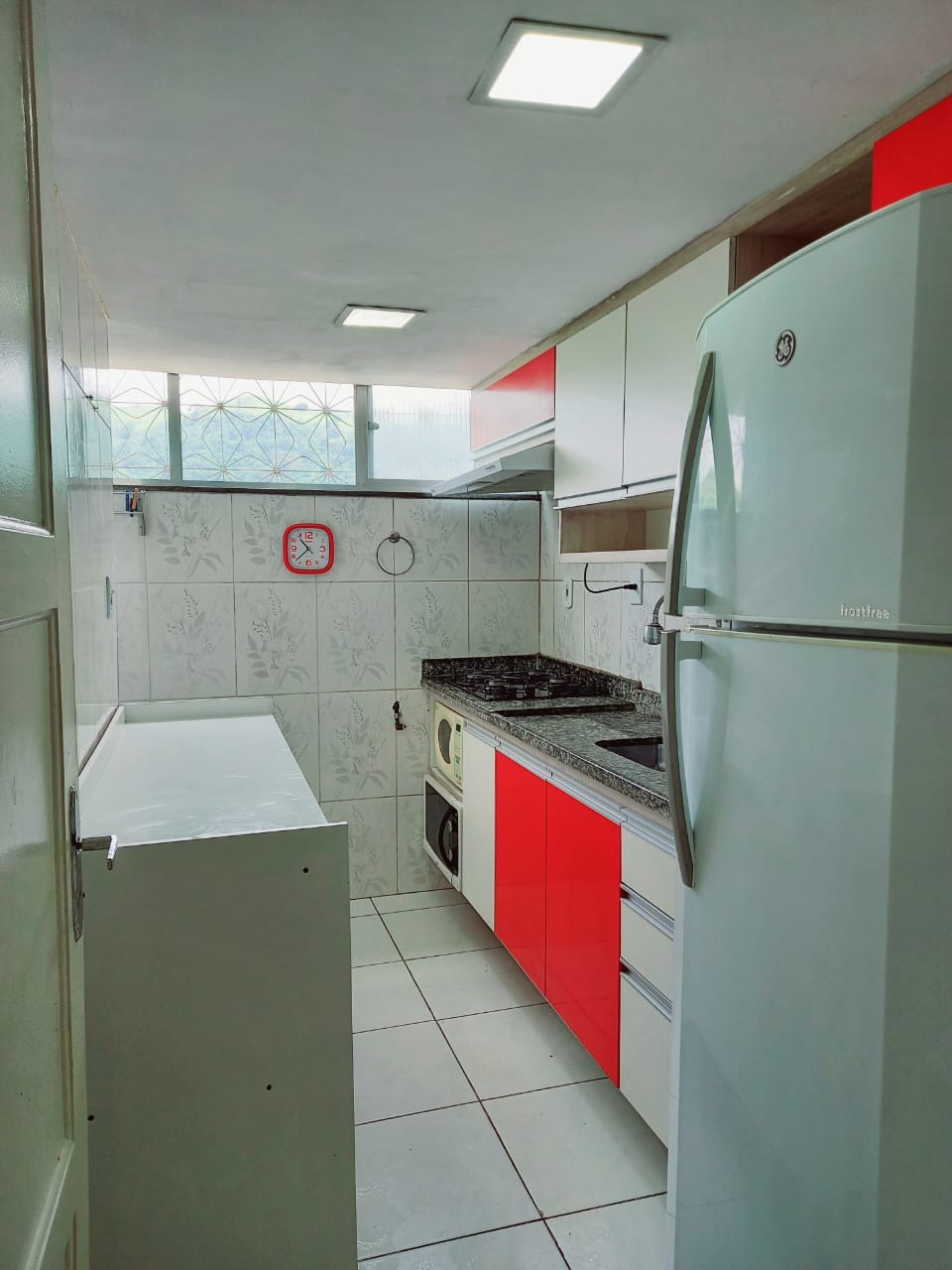 Apartamento com tamanho de casa (75m²) todo reformado e com 