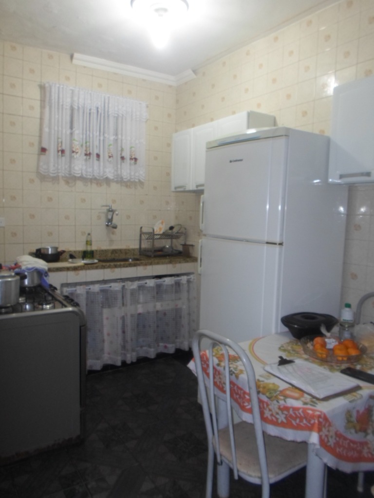 Casa espaçosa com possibilidade de ampliação perto de muito comércio !!!