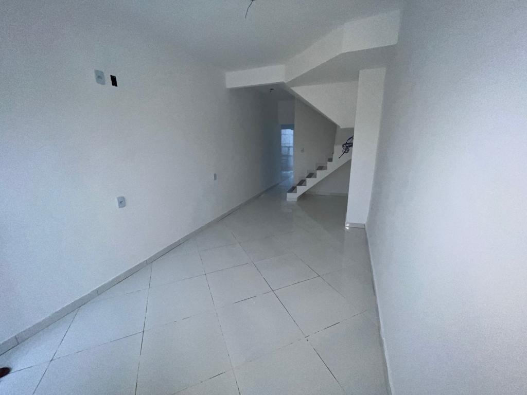 Casa com 2 (duas) suítes em condomínio fechado ao lado do centro de campo grande !!! 1º locação !!! utilize seu fgts !!!