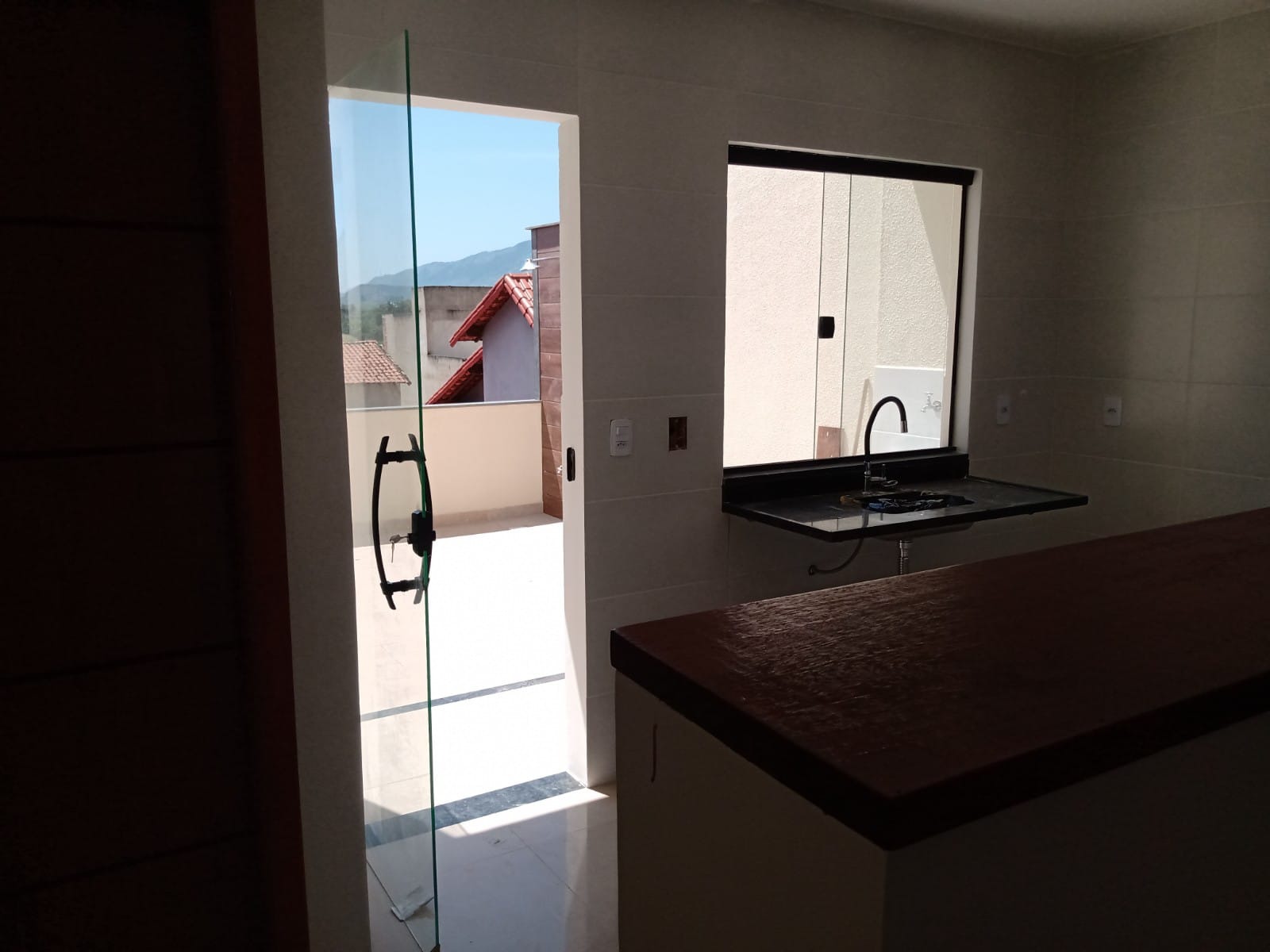 Casa moderna de 1º locação com 2 suítes próx ao west shopping!! ac financiamento bancário!! aprovação gratúita na caixa, bradesco, itaú e santander!!!