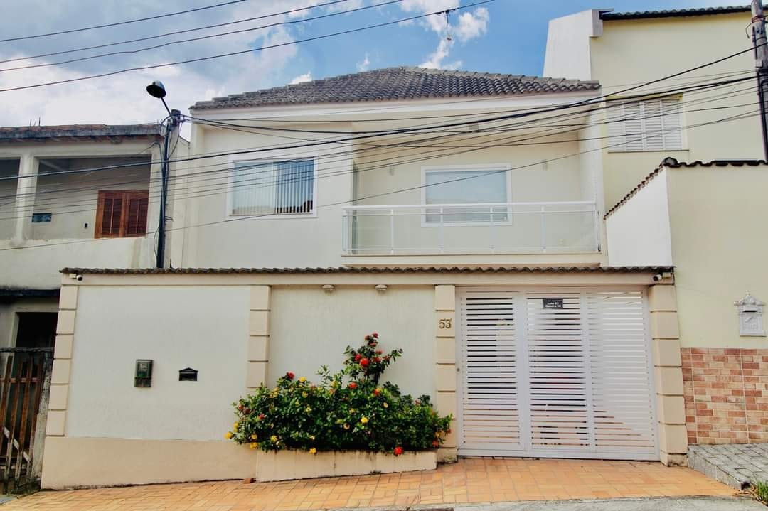 Maravilhosa casa com 3 quartos + 2 suítes em localização privilegiada !!!! alto padrão !!!! aceita financiamento bancário !!!!