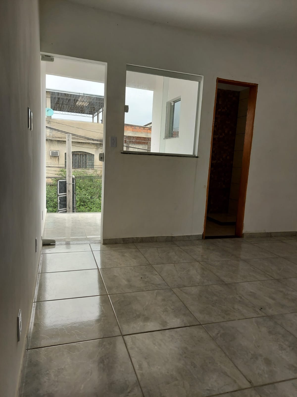 Casa de 1ºlocação com 3 quartos suíte próximo da estação com