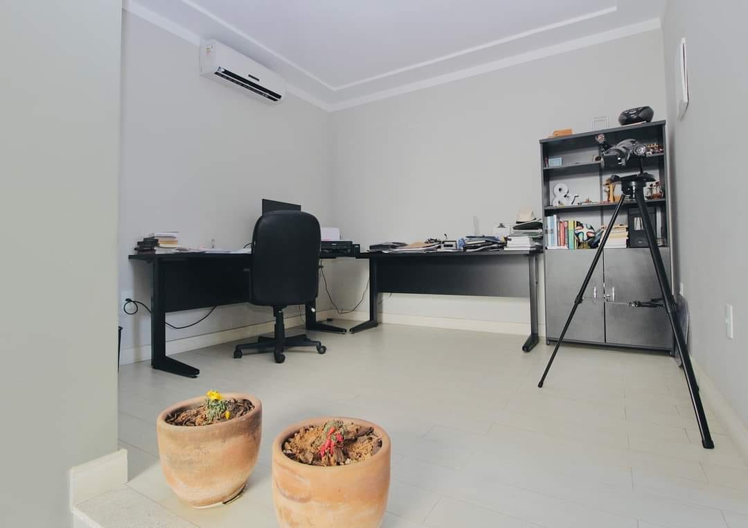 Maravilhosa casa com 3 quartos + 2 suítes em localização privilegiada !!!! alto padrão !!!! aceita financiamento bancário !!!!