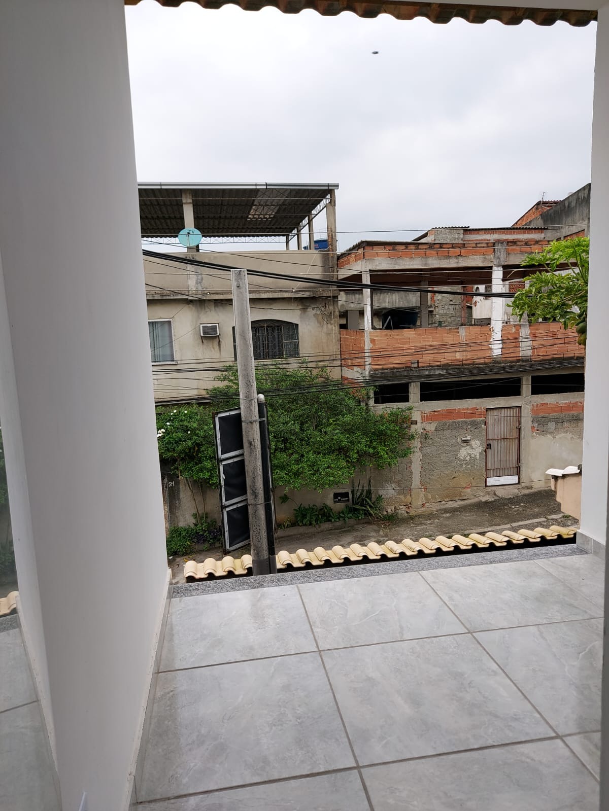 Casa de 1ºlocação com 3 quartos suíte próximo da estação com