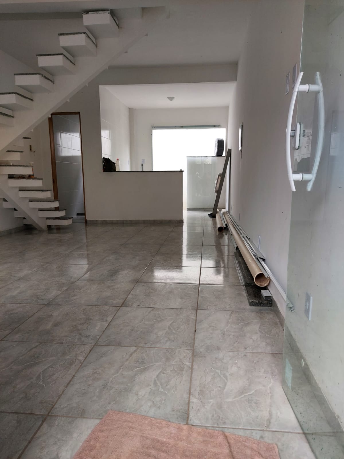 Casa de 1ºlocação com 3 quartos suíte próximo da estação com