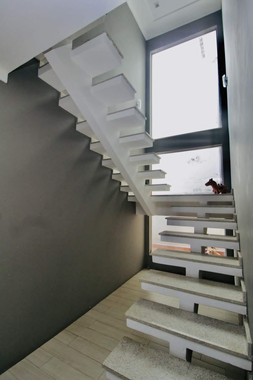 Maravilhosa casa com 3 quartos + 2 suítes em localização privilegiada !!!! alto padrão !!!! aceita financiamento bancário !!!!