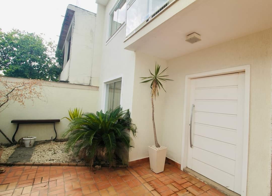 Maravilhosa casa com 3 quartos + 2 suítes em localização privilegiada !!!! alto padrão !!!! aceita financiamento bancário !!!!