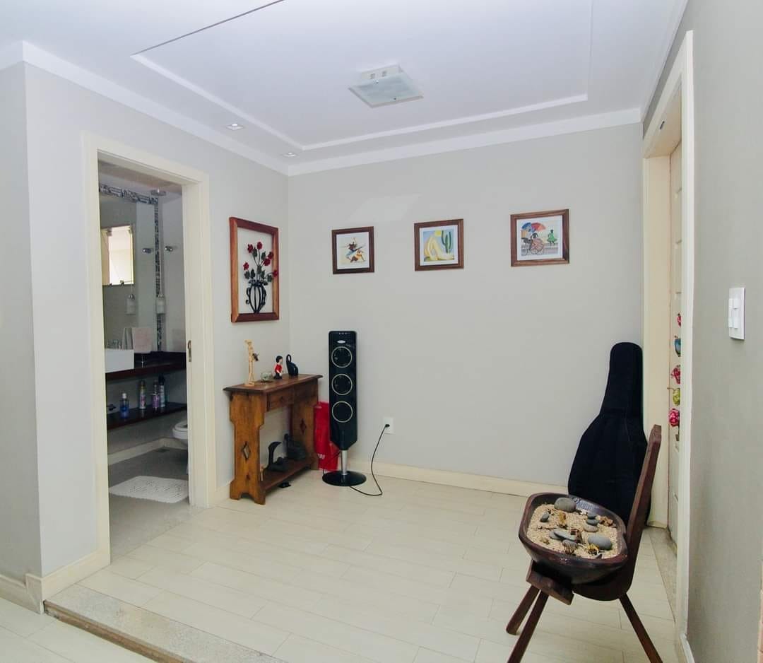 Maravilhosa casa com 3 quartos + 2 suítes em localização privilegiada !!!! alto padrão !!!! aceita financiamento bancário !!!!