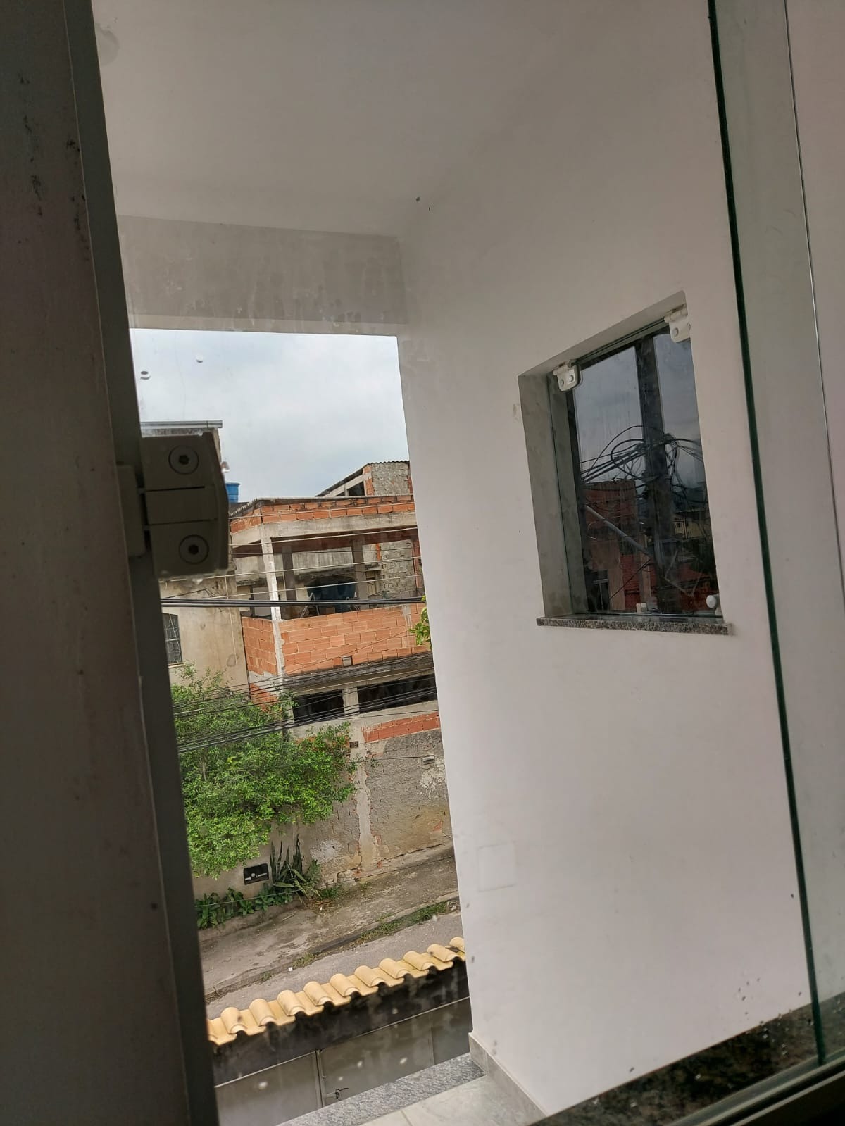 Casa de 1ºlocação com 3 quartos suíte próximo da estação com