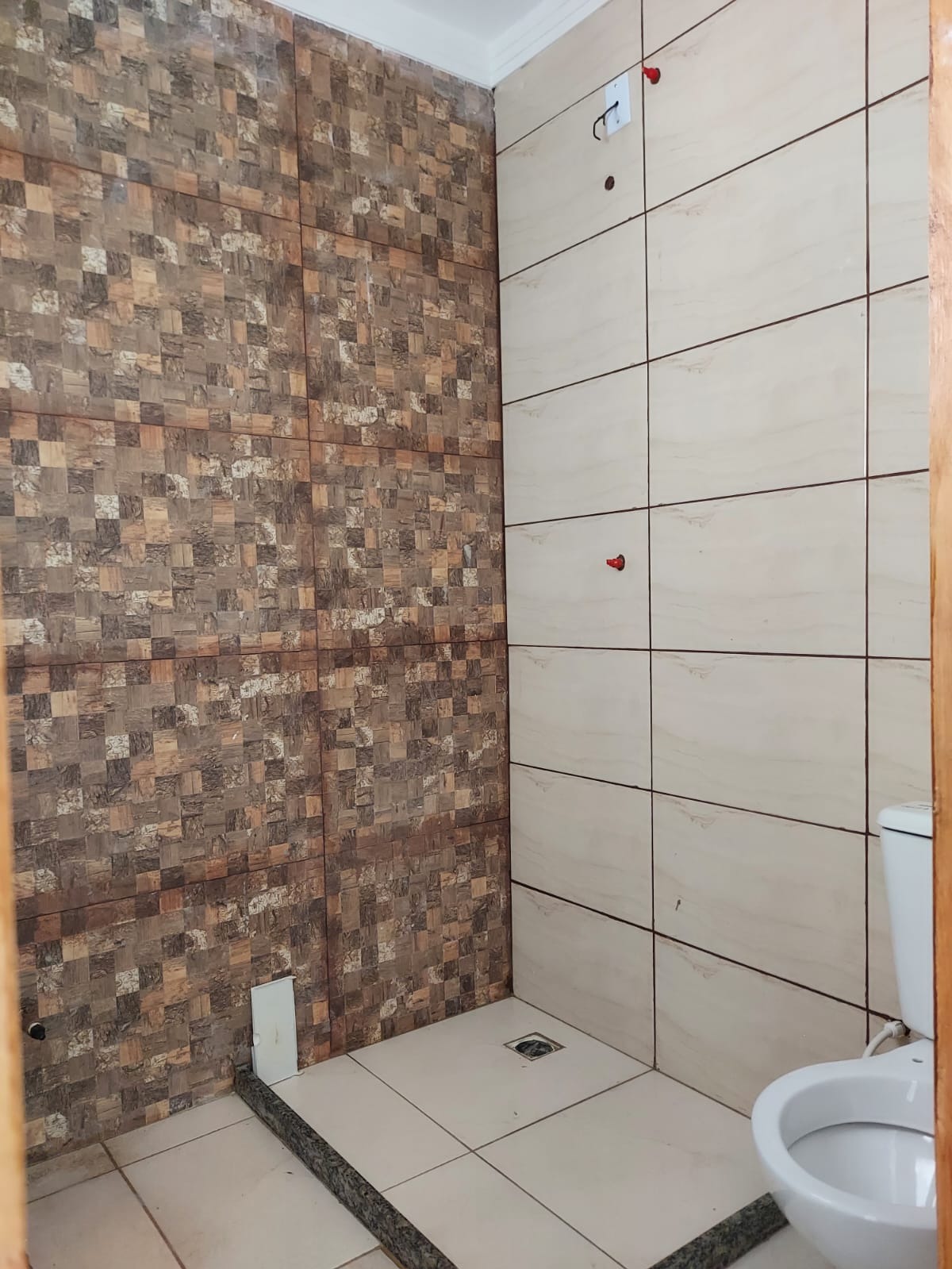 Casa de 1ºlocação com 3 quartos suíte próximo da estação com