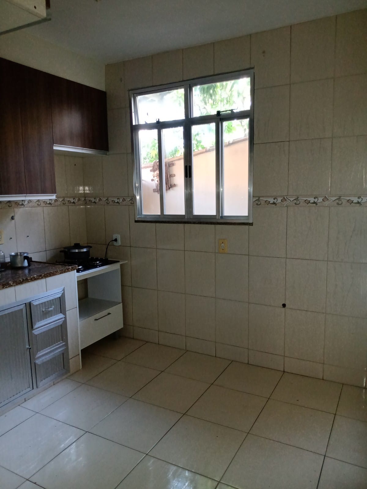 Casa linear de esquina com terraço [condomínio fechado]