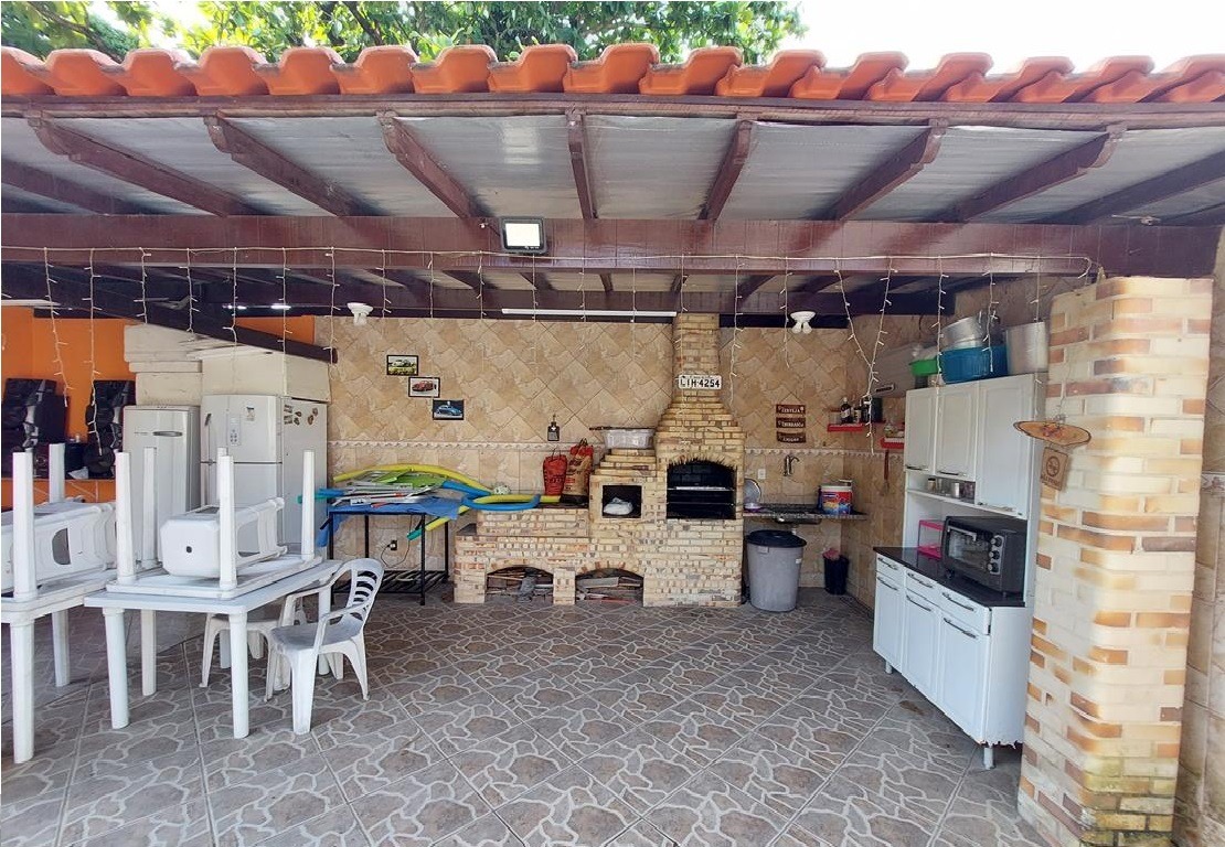 Linda Casa térrea pronta em terrenão de aproximadamente 480 metros quadrados (10 m frente x 48 m laterais).