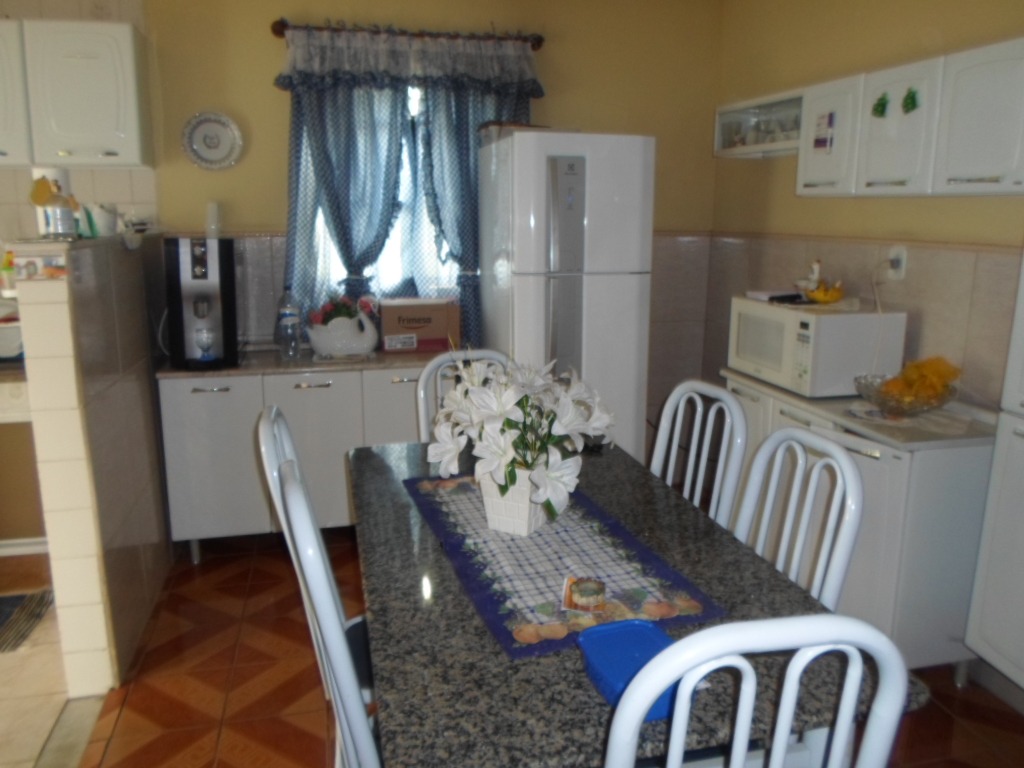 Casa linear com suíte master (hidromassagem) a poucos minuto