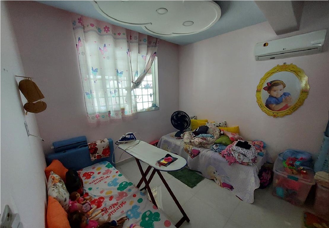 Linda Casa térrea pronta em terrenão de aproximadamente 480 metros quadrados (10 m frente x 48 m laterais).