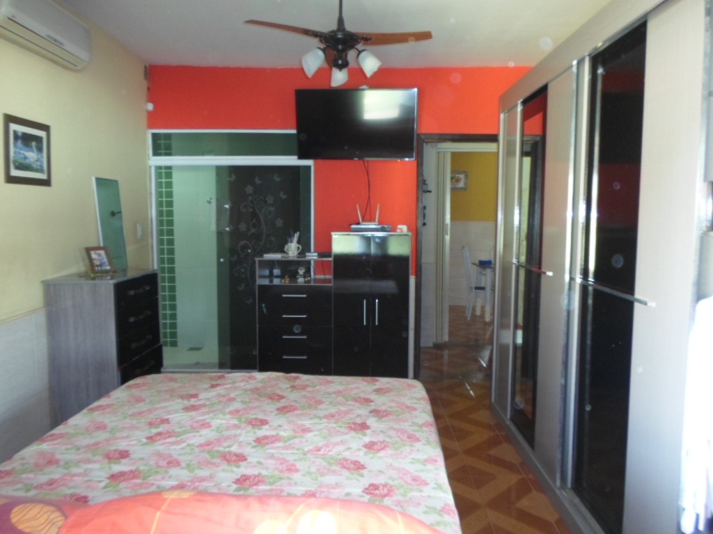 Casa linear com suíte master (hidromassagem) a poucos minuto