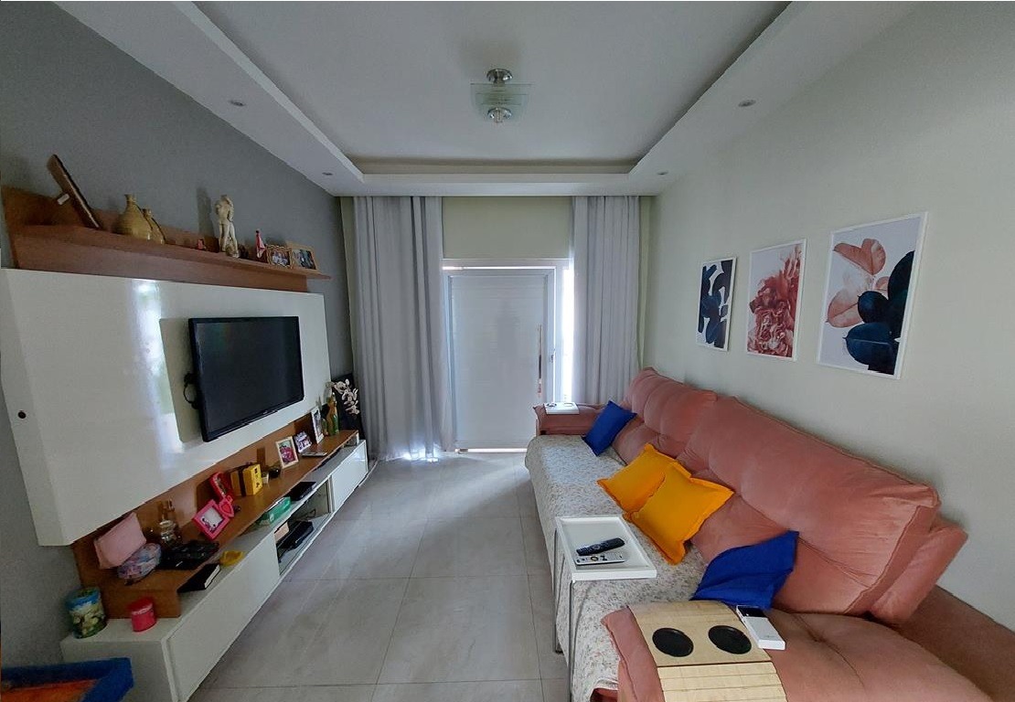 Linda Casa térrea pronta em terrenão de aproximadamente 480 metros quadrados (10 m frente x 48 m laterais).