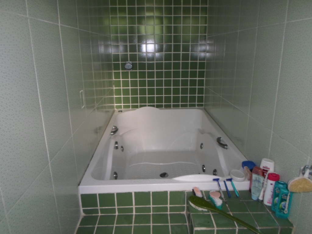 Casa linear com suíte master (hidromassagem) a poucos minuto