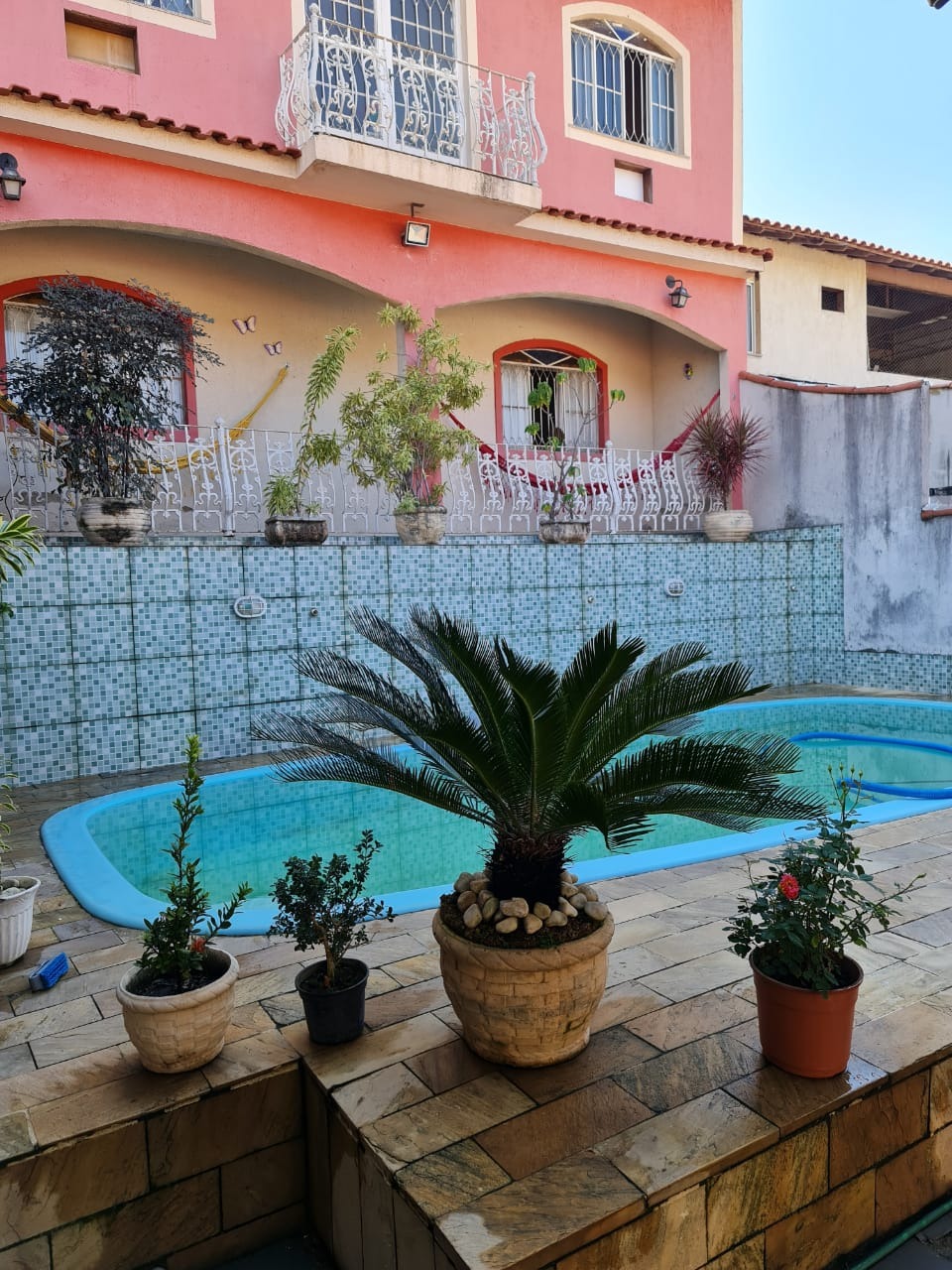 Casarão com 4 quartos, piscina e suíte com hidromassagem !!! aceita financiamento bancário !!!