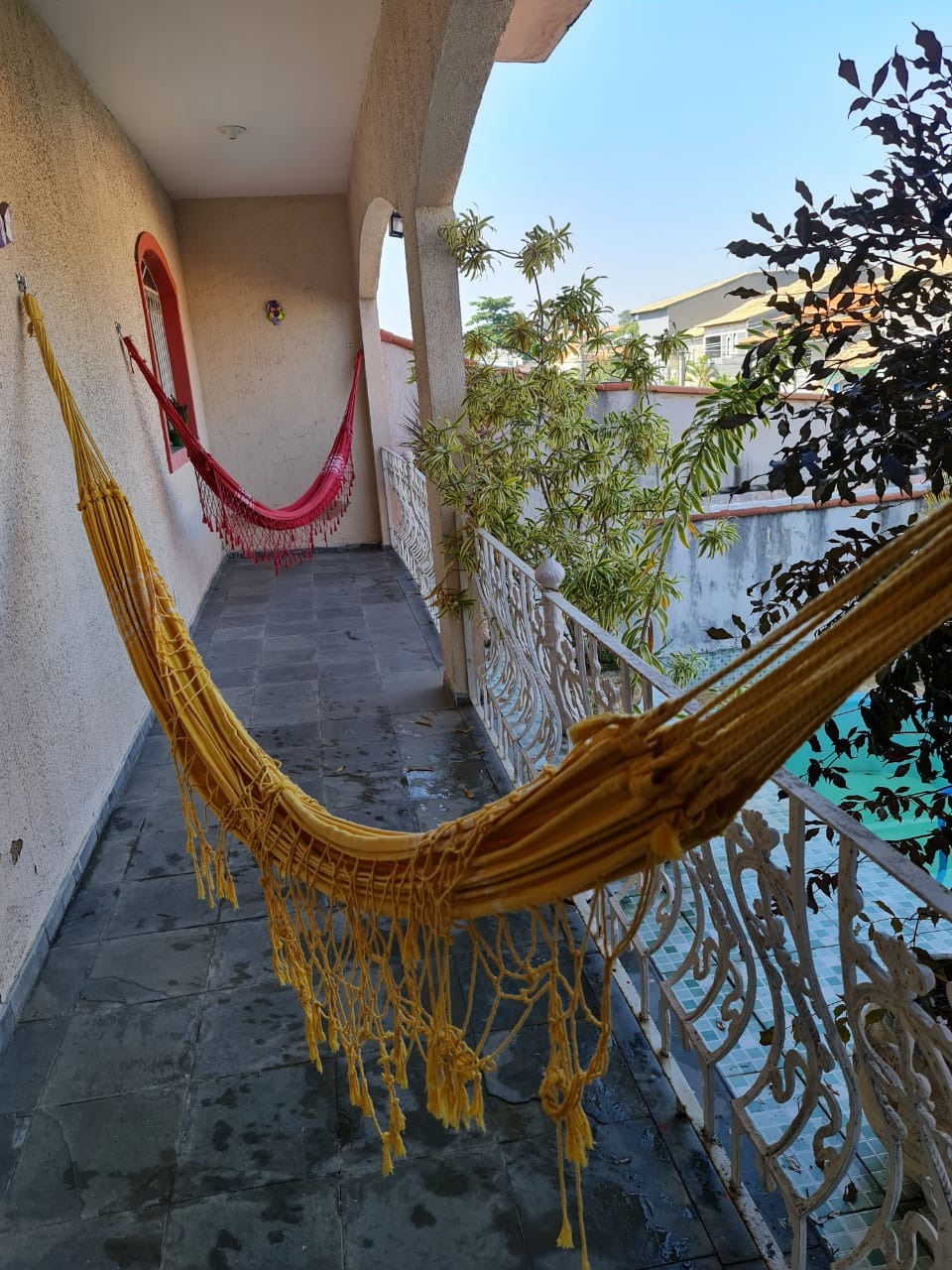 Casarão com 4 quartos, piscina e suíte com hidromassagem !!! aceita financiamento bancário !!!