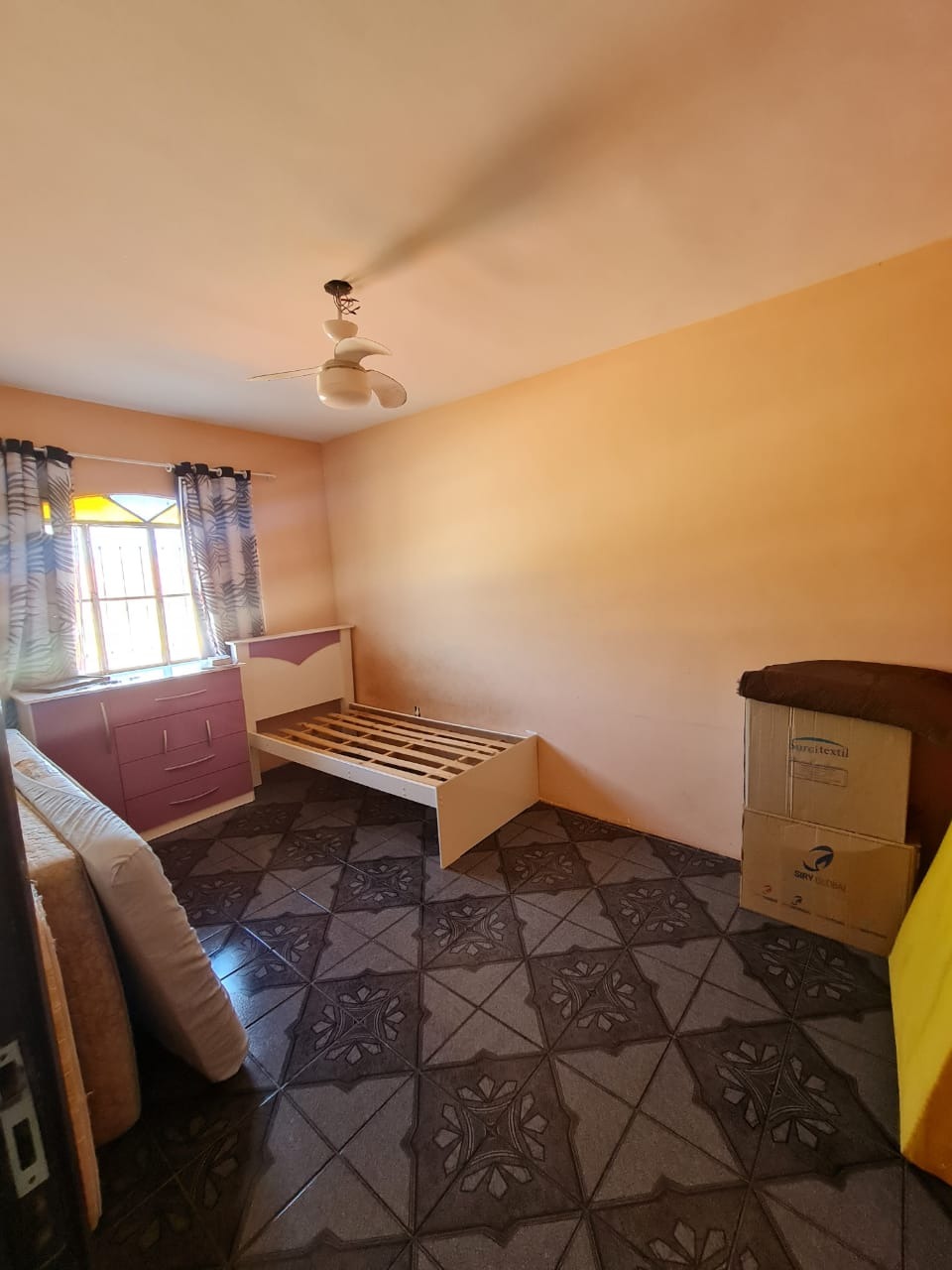 Casarão com 4 quartos, piscina e suíte com hidromassagem !!! aceita financiamento bancário !!!