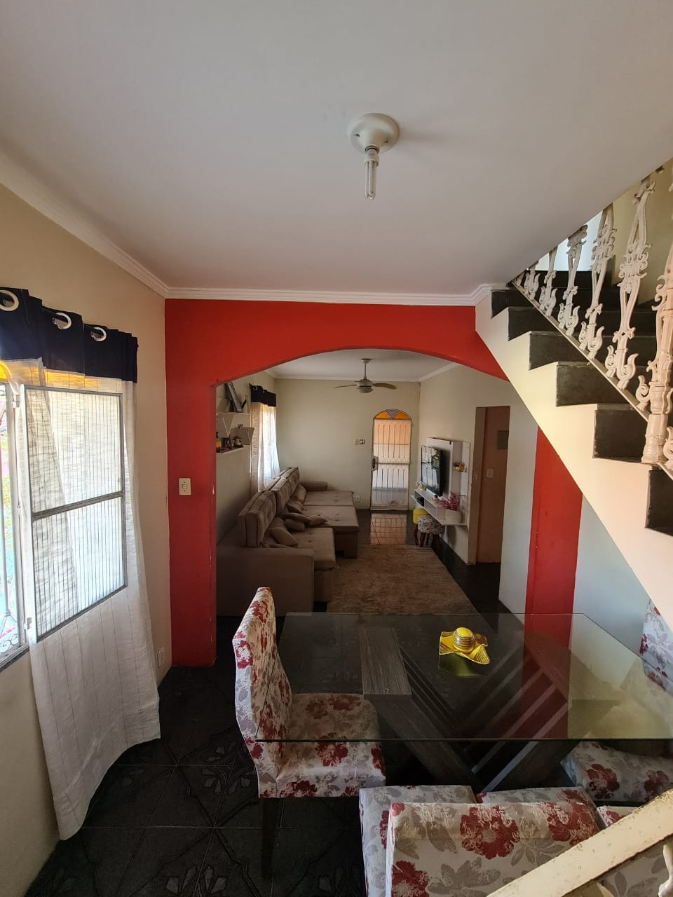 Casarão com 4 quartos, piscina e suíte com hidromassagem !!! aceita financiamento bancário !!!