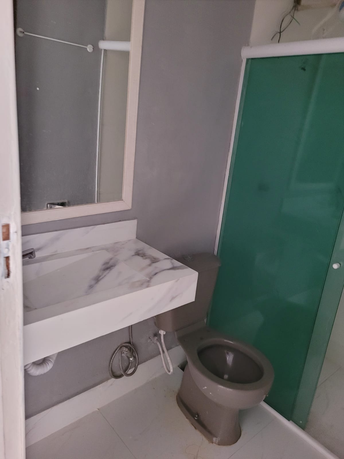 Casa térrea com 3 quartos garagem para 2 carros !!!