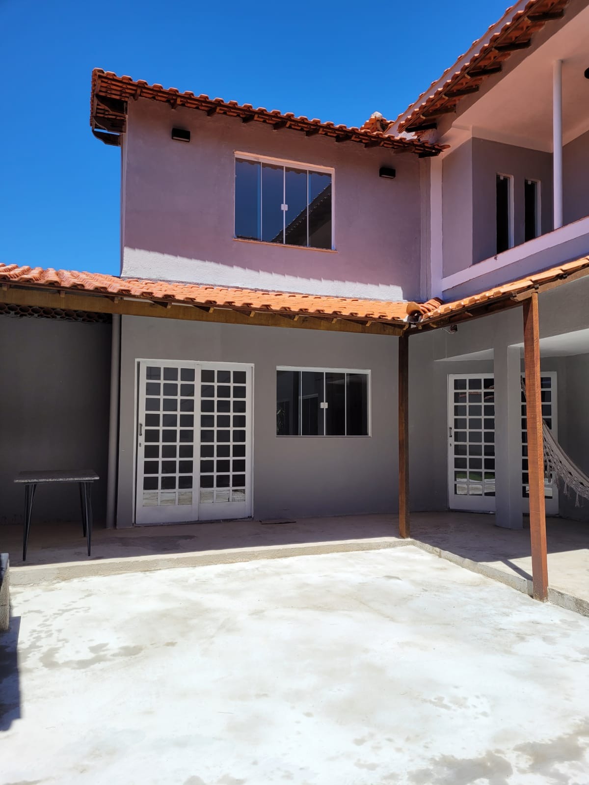 Casa térrea com 3 quartos garagem para 2 carros !!!