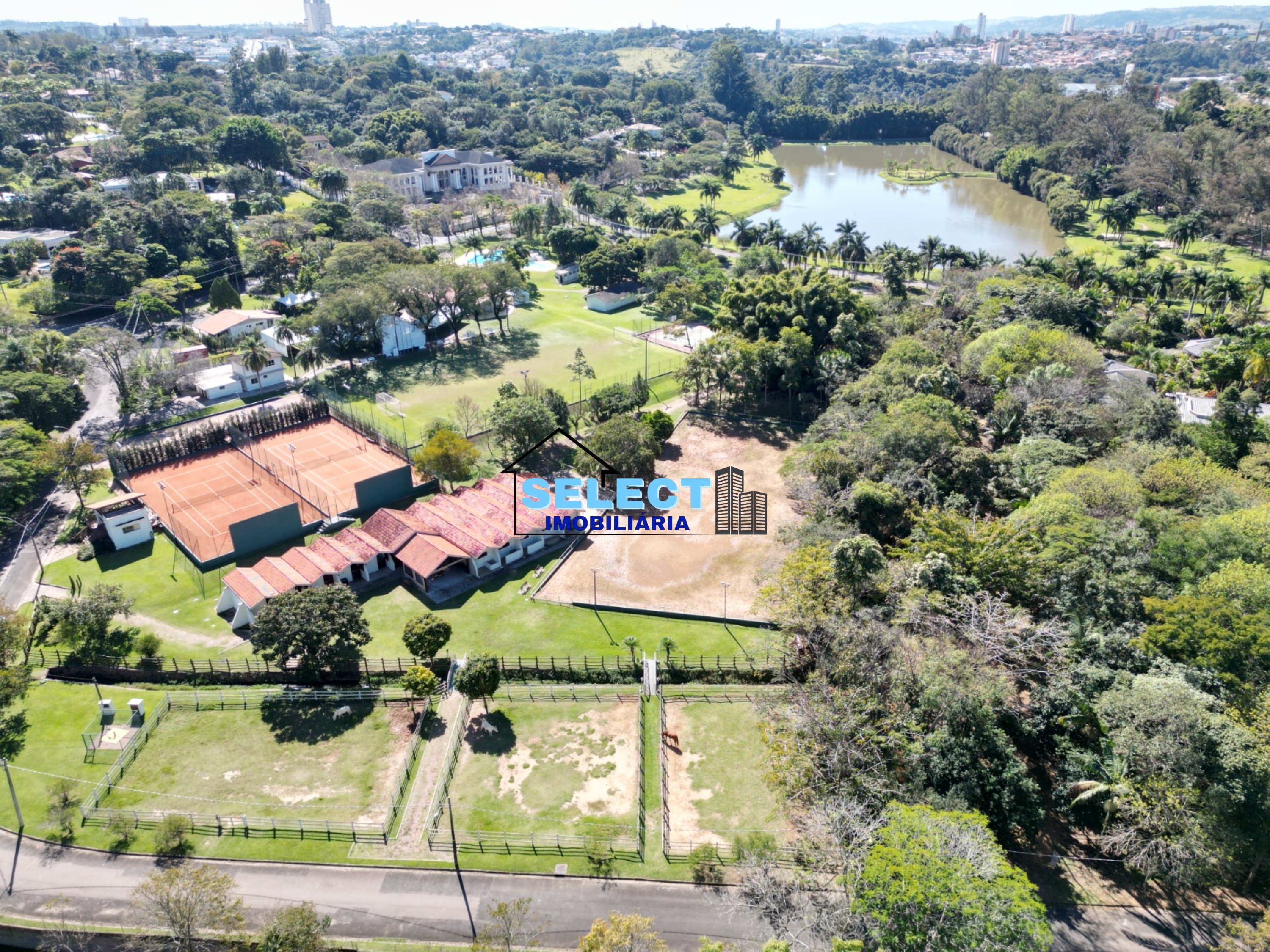 Casa à Venda Condominio Village Sans Souci em Valinhos 4 Quartos sendo 4 suítes