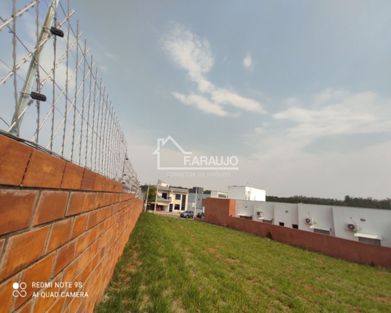 Loteamento e Condomínio, 427 m² - Foto 1