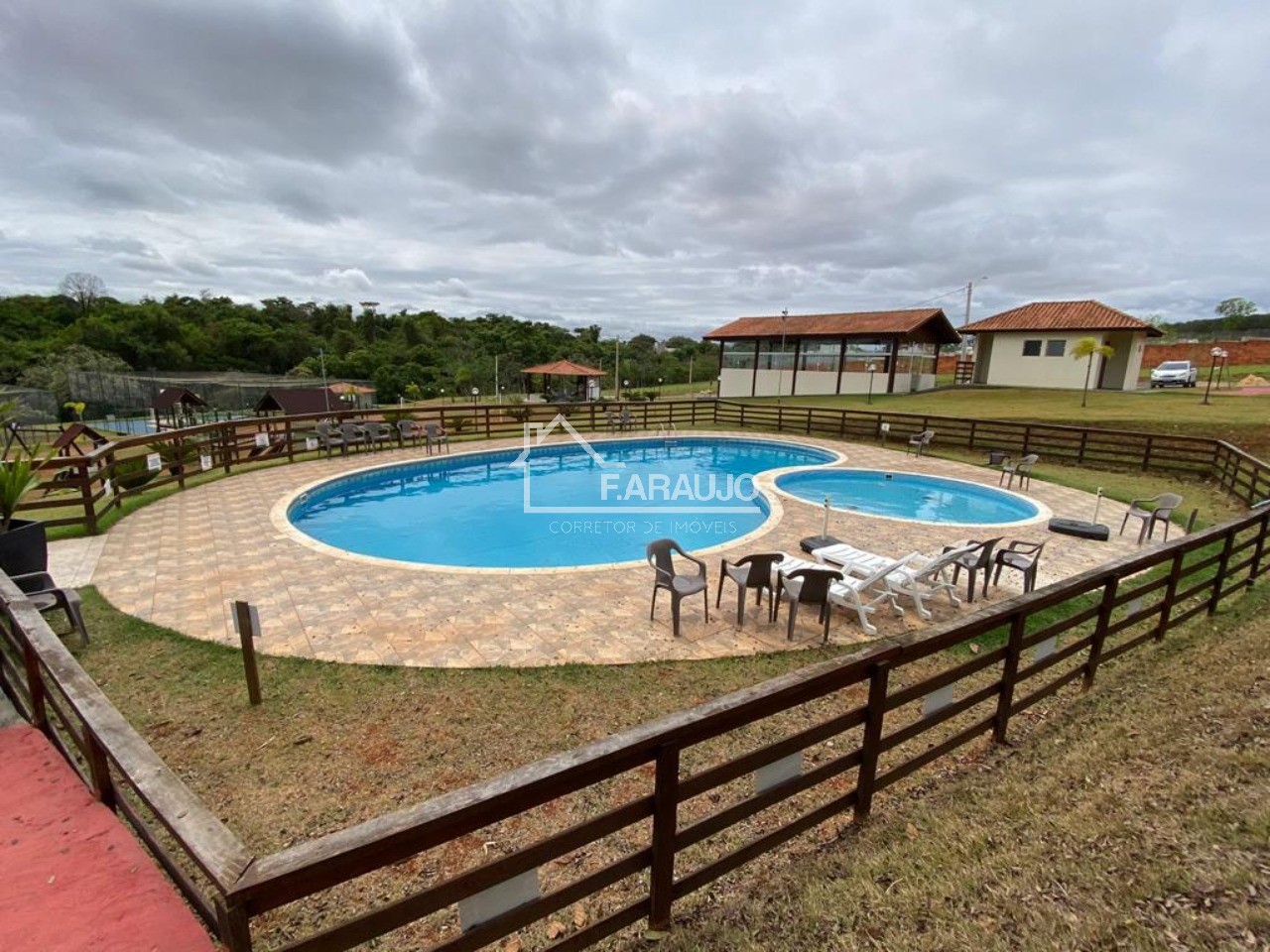 Loteamento e Condomínio, 200 m² - Foto 2