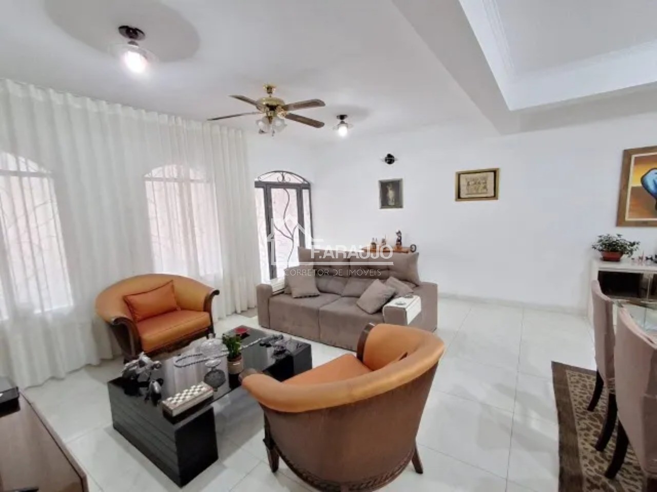 Casa à venda com 3 quartos, 234m² - Foto 3