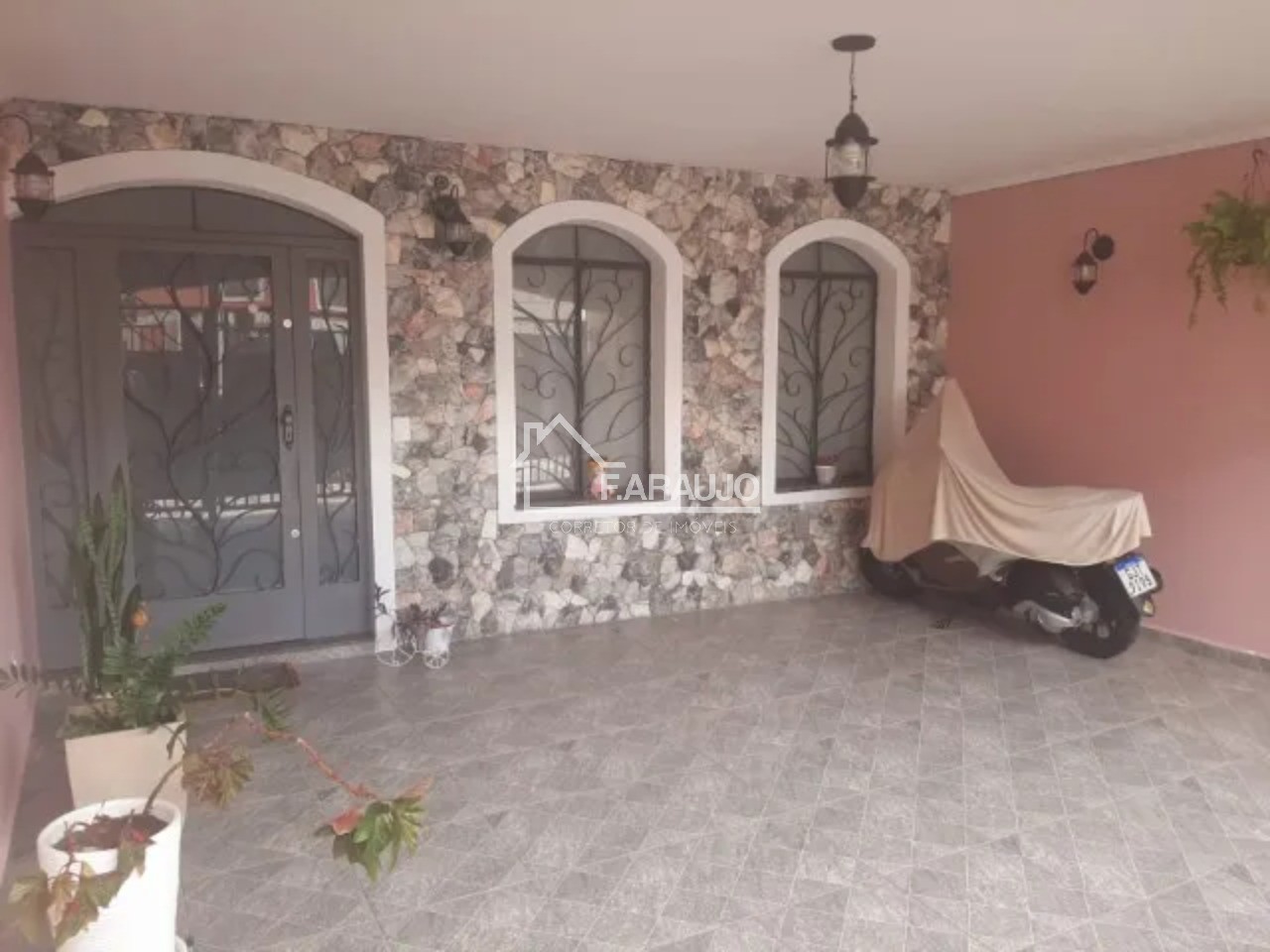 Casa à venda com 3 quartos, 234m² - Foto 2