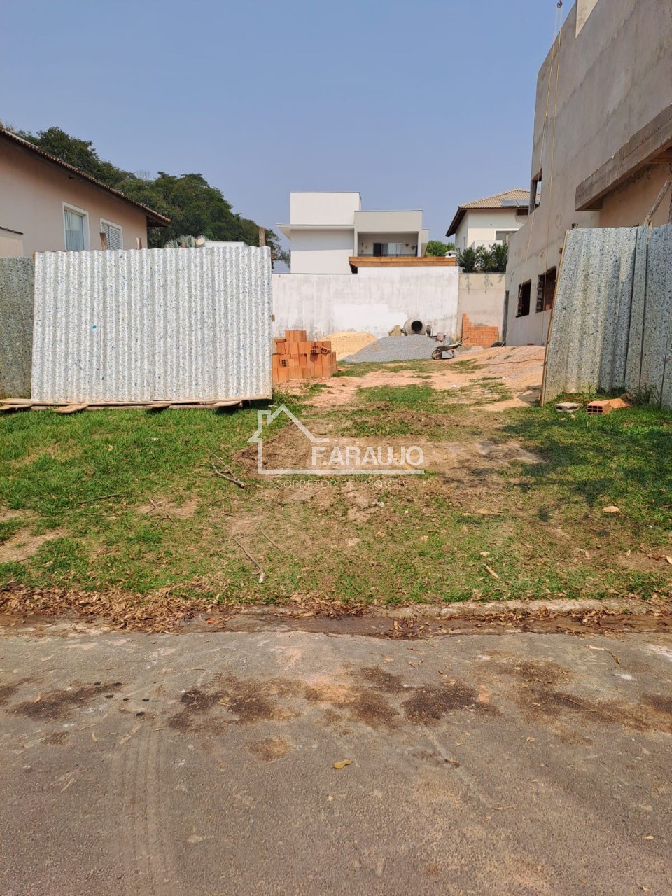 Loteamento e Condomínio, 360 m² - Foto 1