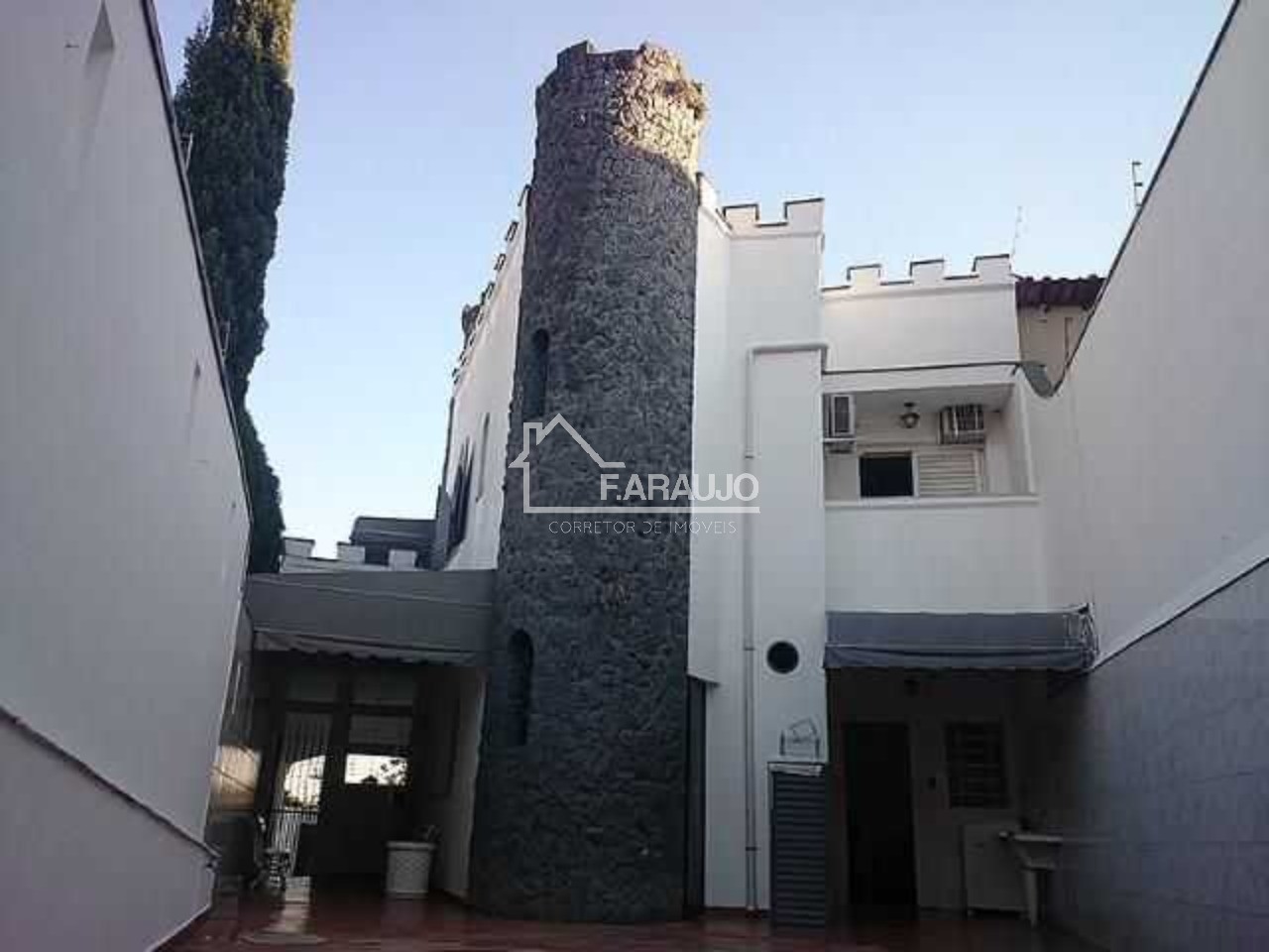 Casa à venda com 3 quartos, 185m² - Foto 2