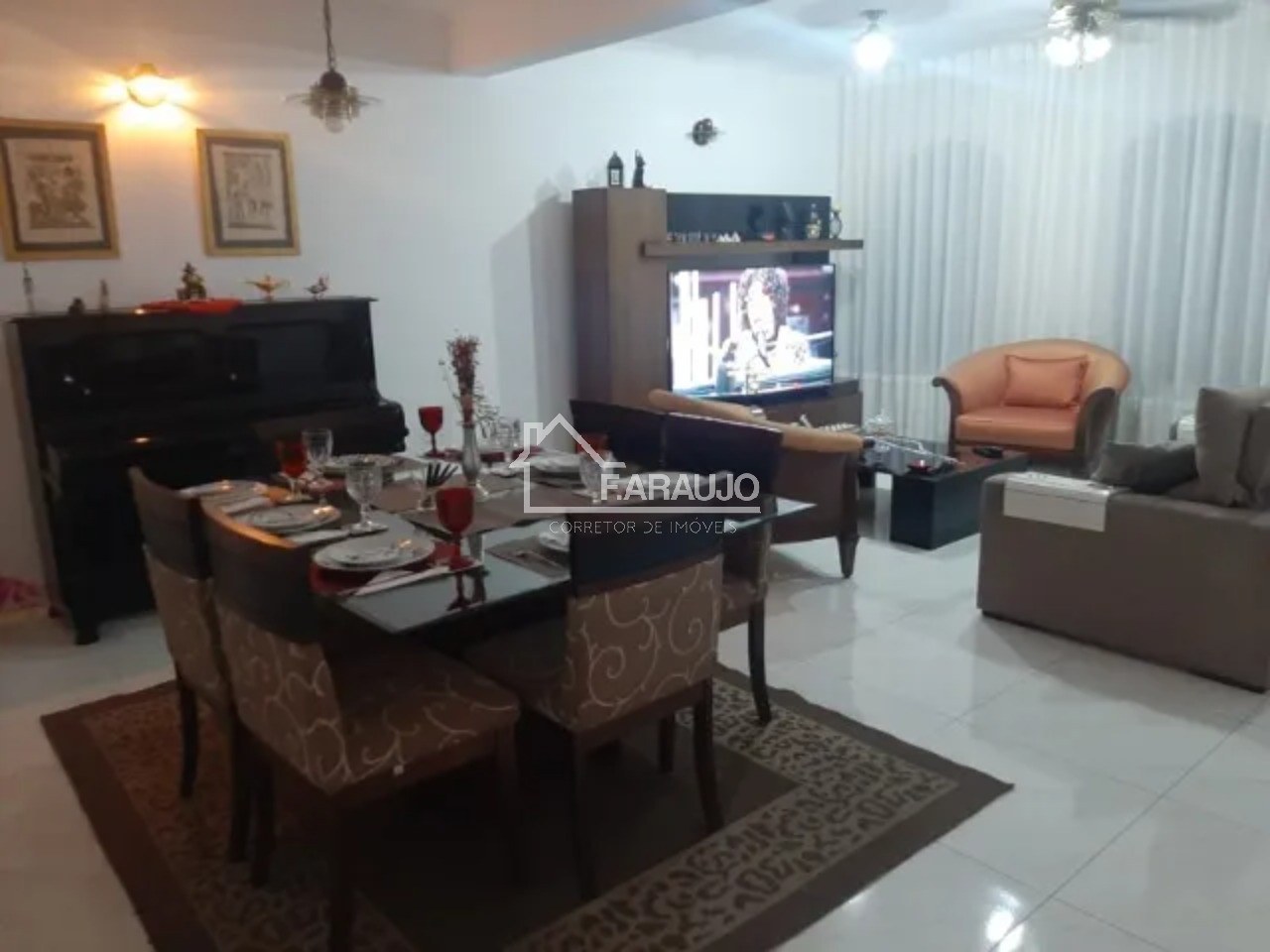 Casa à venda com 3 quartos, 234m² - Foto 4