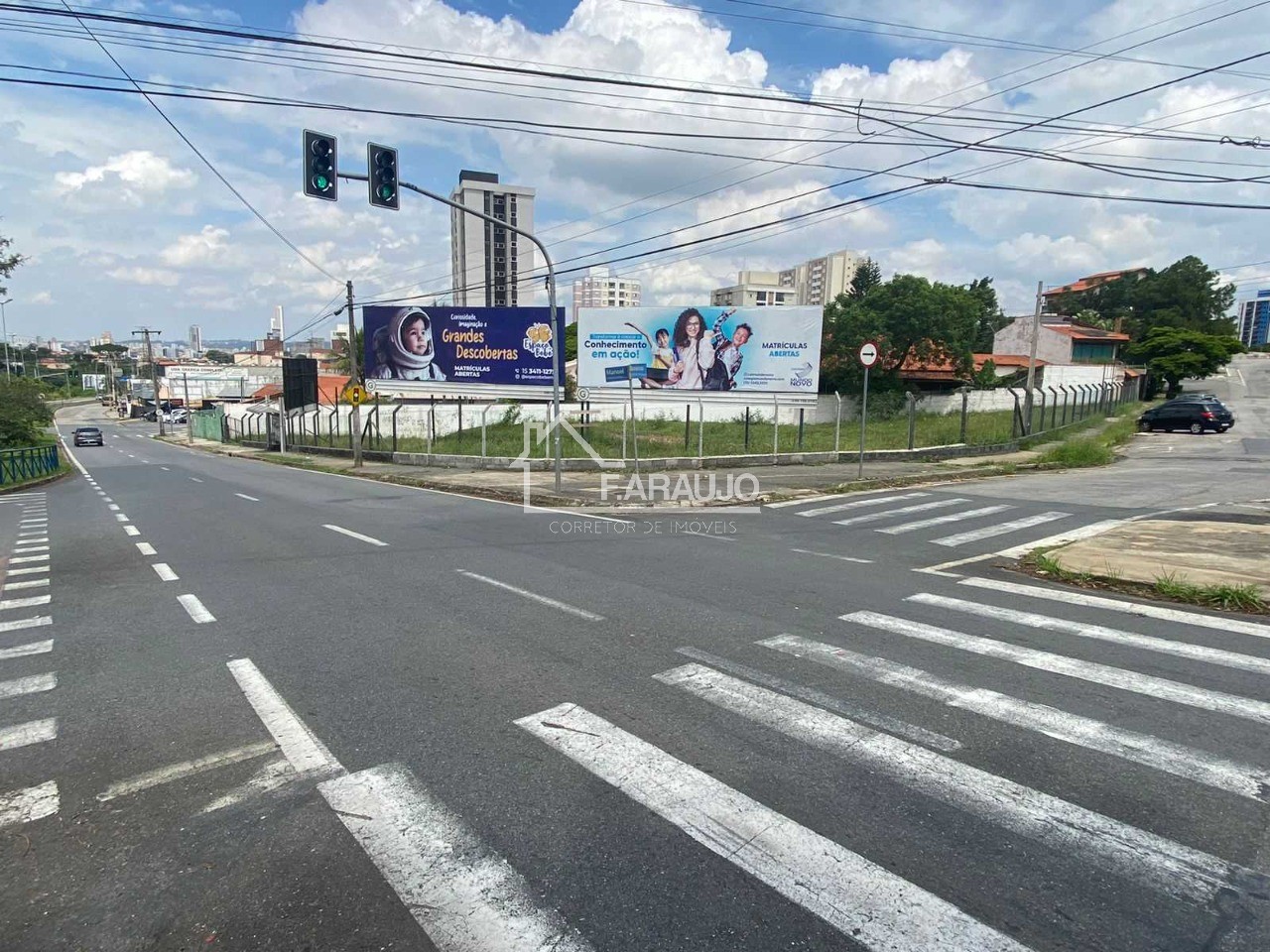 Loteamento e Condomínio, 1500 m² - Foto 1