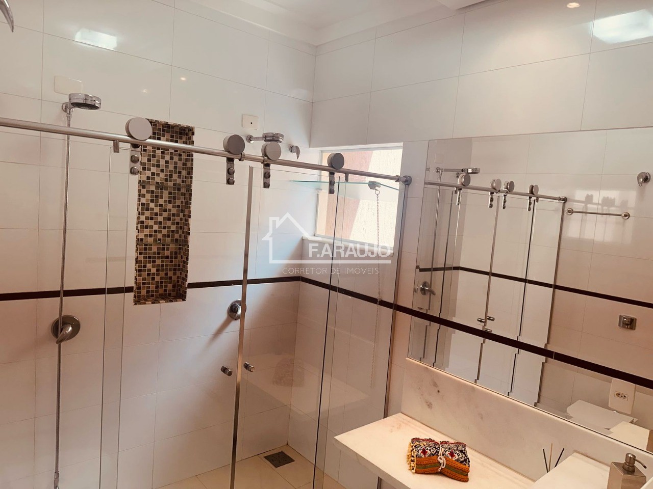 Casa à venda com 2 quartos, 230m² - Foto 4